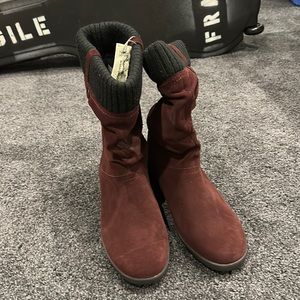 NWT!! Ladies Waterproof Cougar Boots